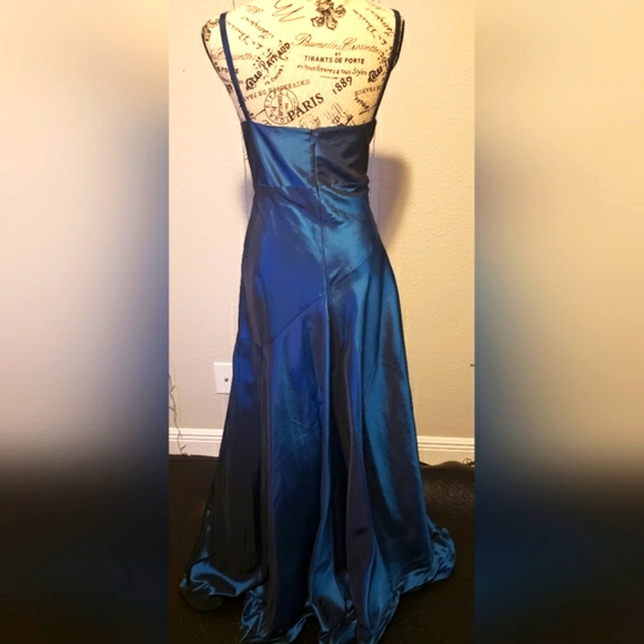 Formal Elegant Fit&Flare Gown - Picture 5 of 8
